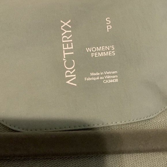 Arc’teryx Seafoam Green Top - Picture 2 of 3